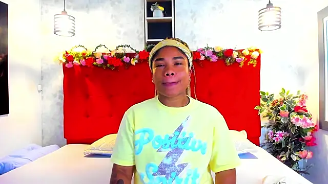 Snapshot of SilvannaFit chatting on 6, 3, 2026 SilvannaFit online show from 6, 3, 2026