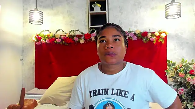 Snapshot of SilvannaFit chatting on 6, 4, 2026 SilvannaFit online show from 6, 4, 2026