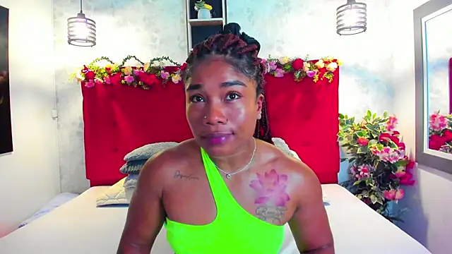 Snapshot of SilvannaFit chatting on 2, 6, 2026 SilvannaFit online show from 2, 6, 2026