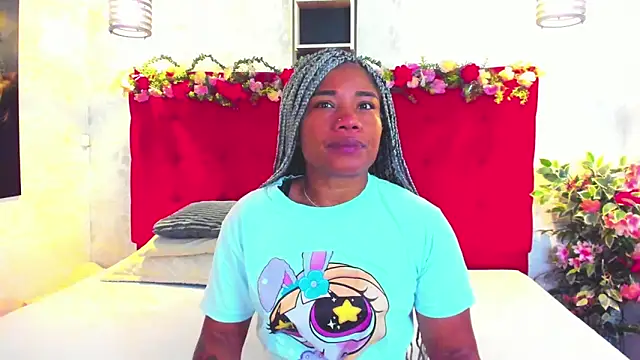 Snapshot of SilvannaFit chatting on 14, 6, 2026 SilvannaFit online show from 14, 6, 2026