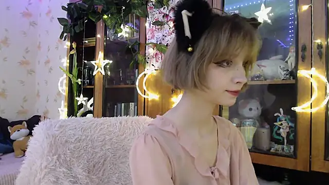 Snapshot of cloudgirrl chatting on 12, 3, 2025 cloudgirrl online show from 12, 3, 2025