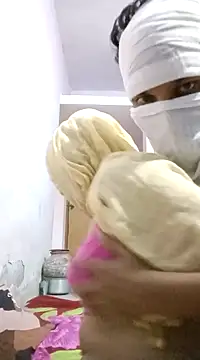 Snapshot of hot_wife_35 chatting on 3, 12, 2024 hot wife 35 online show from 3, 12, 2024