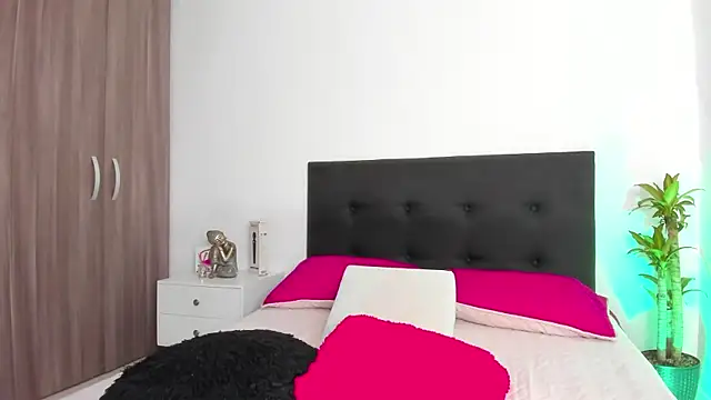 LaylaJewel online show from 11, 12, 2024