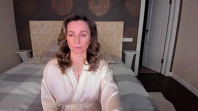 Snapshot of AllisonWilliams chatting on 19, 12, 2024 AllisonWilliams online show from 19, 12, 2024