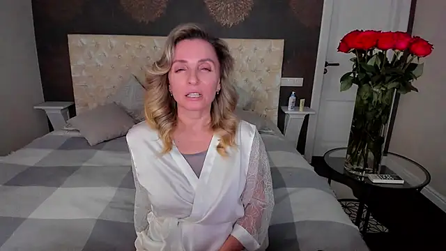 Snapshot of AllisonWilliams chatting on 14, 9, 2025 AllisonWilliams online show from 14, 9, 2025