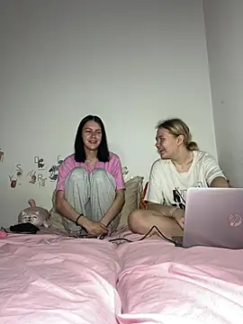 Snapshot of ella_grays chatting on 28, 4, 2026 ella grays online show from 28, 4, 2026