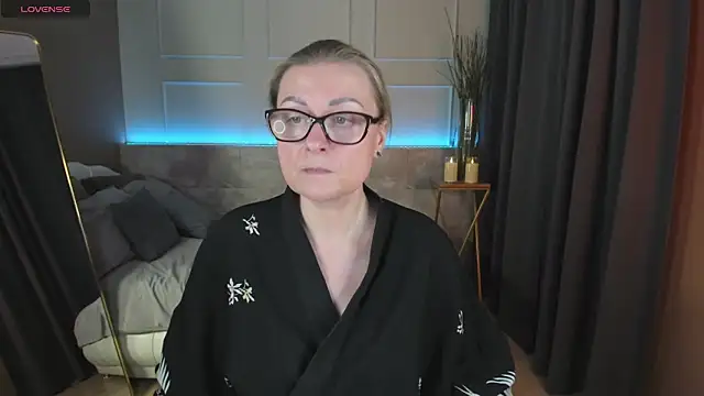 AlexandraKind online show from 2, 3, 2025