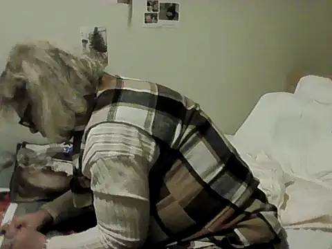 housewife shantie online show from 24, 11, 2025