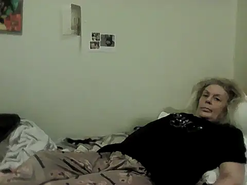 housewife shantie online show from 10, 2, 2026