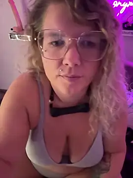 Snapshot of CurvyAnonymousGirl89 chatting on 13, 9, 2025 CurvyAnonymousGirl89 online show from 13, 9, 2025