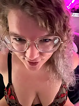 Snapshot of CurvyAnonymousGirl89 chatting on 8, 11, 2025 CurvyAnonymousGirl89 online show from 8, 11, 2025