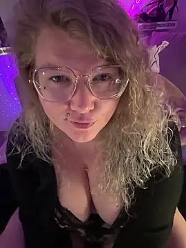 Snapshot of CurvyAnonymousGirl89 chatting on 4, 3, 2026 CurvyAnonymousGirl89 online show from 4, 3, 2026