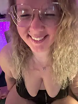 Snapshot of CurvyAnonymousGirl89 chatting on 8, 3, 2026 CurvyAnonymousGirl89 online show from 8, 3, 2026