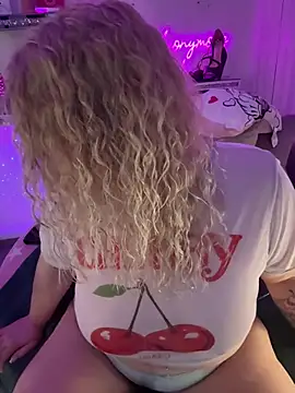 Snapshot of CurvyAnonymousGirl89 chatting on 7, 4, 2026 CurvyAnonymousGirl89 online show from 7, 4, 2026