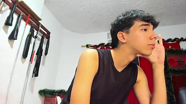 Snapshot of Harry_LatinBoy chatting on 6, 12, 2024 Harry LatinBoy online show from 6, 12, 2024