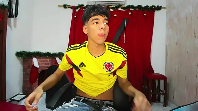 Snapshot of Harry_LatinBoy chatting on 11, 12, 2024 Harry LatinBoy online show from 11, 12, 2024