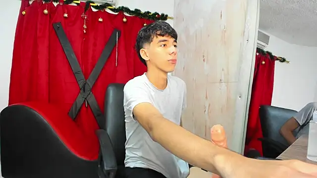 Snapshot of Harry_LatinBoy chatting on 14, 12, 2024 Harry LatinBoy online show from 14, 12, 2024