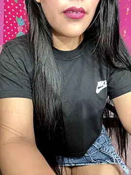 Snapshot of Velyn_18 chatting on 2, 12, 2025 Velyn 18 online show from 2, 12, 2025