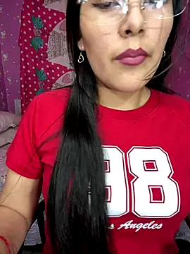 Snapshot of Velyn_18 chatting on 3, 12, 2025 Velyn 18 online show from 3, 12, 2025