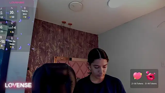 SKYLERWHIITEE online show from 14, 2, 2025