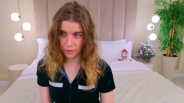 VikkiStorm online show from 15, 12, 2024