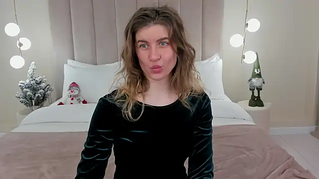 VikkiStorm online show from 4, 1, 2025