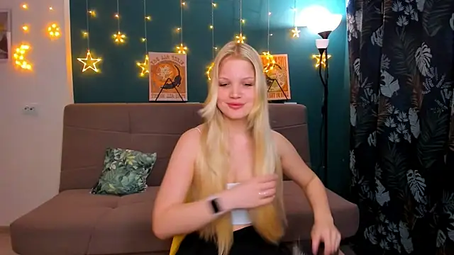 Snapshot of Xloe_Queen chatting on 28, 1, 2025 Xloe Queen online show from 28, 1, 2025