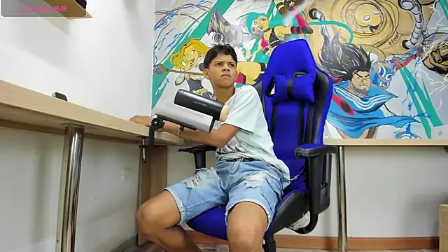 Snapshot of Jeffry_wolvess chatting on 5, 1, 2025 Jeffry wolvess online show from 5, 1, 2025