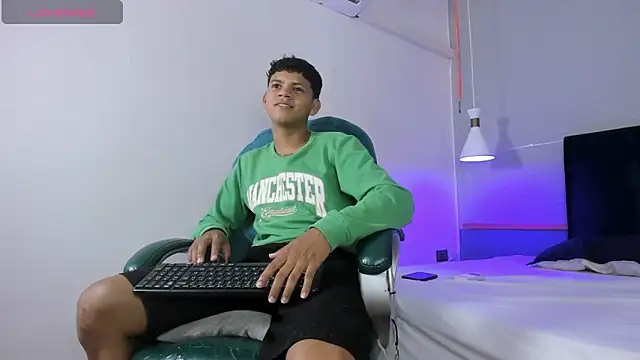 Snapshot of Jeffry_wolvess chatting on 27, 2, 2026 Jeffry wolvess online show from 27, 2, 2026