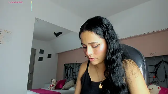 Giselle Roldan online show from 18, 10, 2025