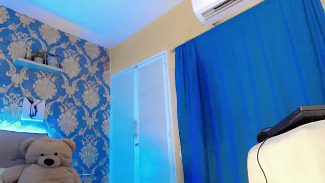 nicoledollts online show from 24, 2, 2026