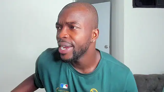 Snapshot of Dylan_Taylor chatting on 4, 4, 2026 Dylan Taylor online show from 4, 4, 2026