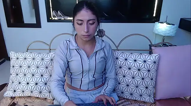 Snapshot of Angela_Diaz_ chatting on 4, 1, 2025 Angela Diaz online show from 4, 1, 2025