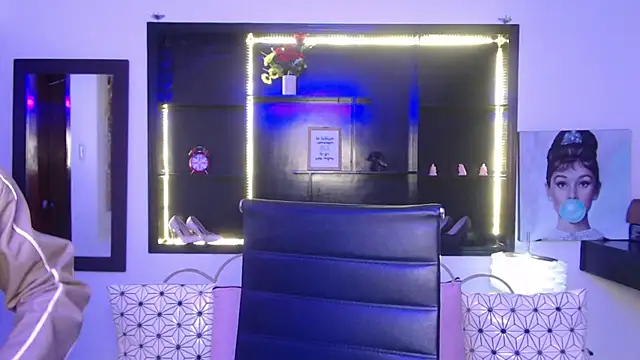 Snapshot of Angela_Diaz_ chatting on 9, 1, 2025 Angela Diaz online show from 9, 1, 2025