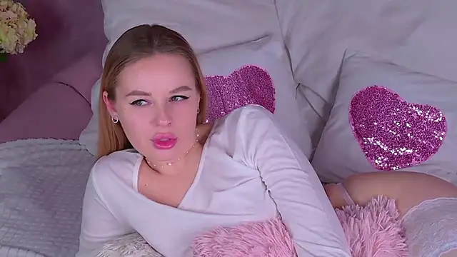 BeatriceEsmont online show from 28, 1, 2025