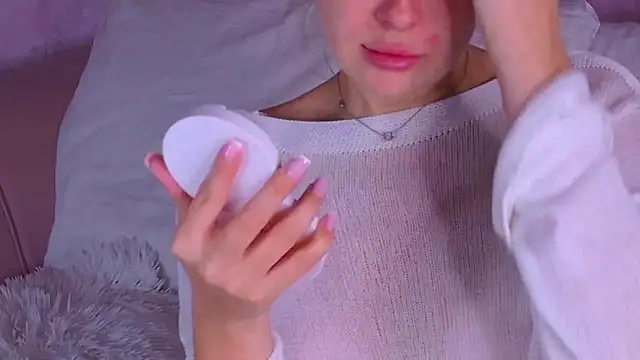 BeatriceEsmont online show from 8, 10, 2025