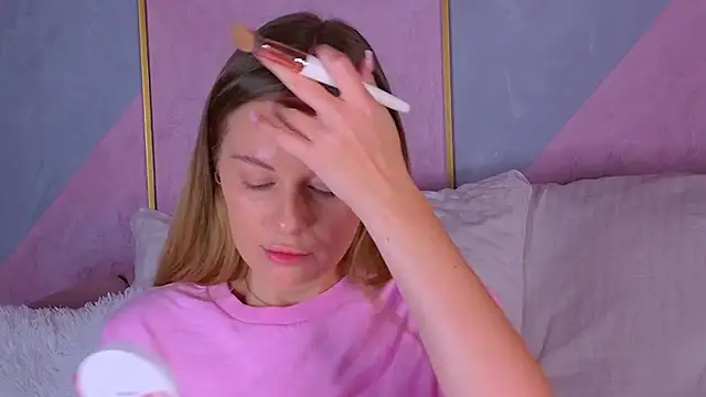 BeatriceEsmont online show from 16, 10, 2025