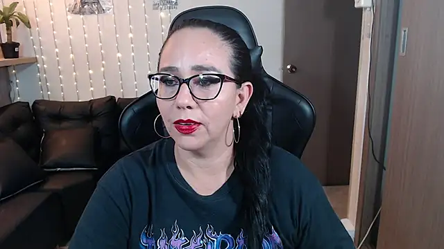 Snapshot of ashleylove_prg chatting on 23, 12, 2024 ashleylove prg online show from 23, 12, 2024