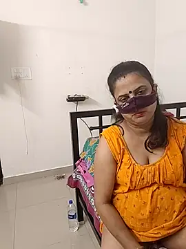 Snapshot of Cute-manisha chatting on 15, 10, 2025 Cute-manisha online show from 15, 10, 2025