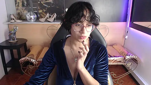 Lili Gomez  online show from 25, 10, 2025