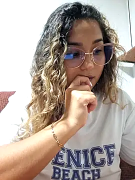 Snapshot of BrendaGirs chatting on 11, 10, 2025 BrendaGirs online show from 11, 10, 2025