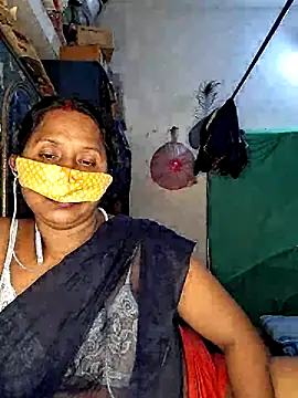 Snapshot of Real_Desi_Couple chatting on 14, 4, 2026 Real Desi Couple online show from 14, 4, 2026