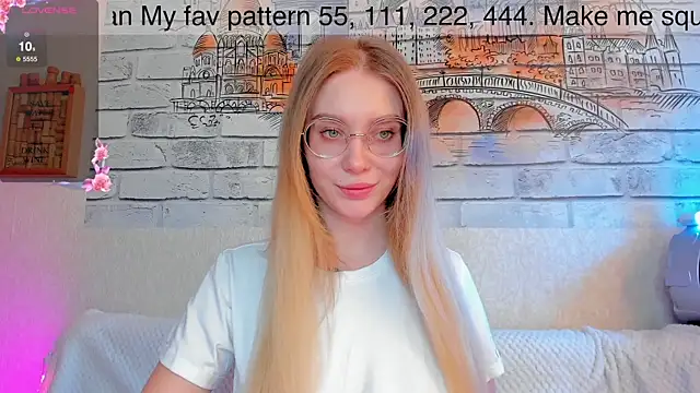 Snapshot of AliceMilman chatting on 7, 2, 2025 AliceMilman online show from 7, 2, 2025