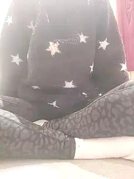 Snapshot of houy111111 chatting on 4, 12, 2025 houy111111 online show from 4, 12, 2025