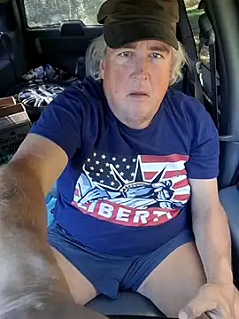 Snapshot of Bus310A chatting on 13, 10, 2025 Bus310A online show from 13, 10, 2025