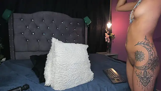 slutty venus online show from 22, 3, 2025