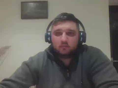 Snapshot of _revianzip1 chatting on 4, 1, 2025 revianzip1 online show from 4, 1, 2025