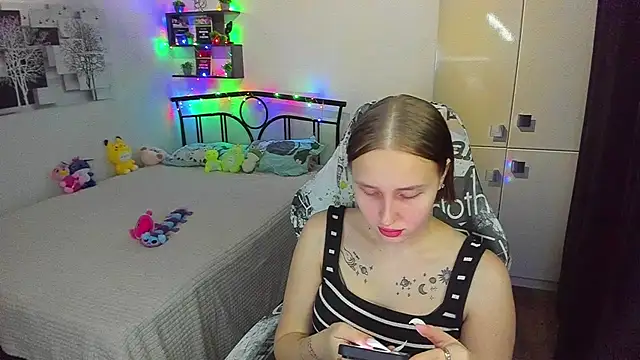 Snapshot of LinaTruly chatting on 4, 5, 2026 LinaTruly online show from 4, 5, 2026