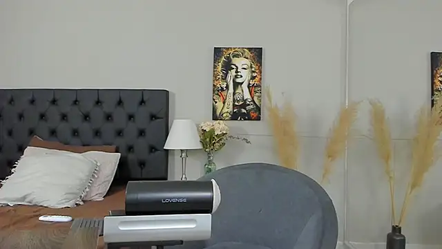 Snapshot of Robin_Rief chatting on 31, 1, 2025 Robin Rief online show from 31, 1, 2025