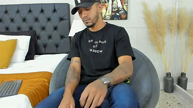 Snapshot of Robin_Rief chatting on 28, 2, 2025 Robin Rief online show from 28, 2, 2025